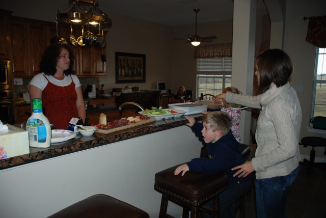 2010/11(Nov)/Thanksgiving at Travis and Susie's New Home/640x480_2010-11-25-03 Thanksgiving @ T&S.jpg